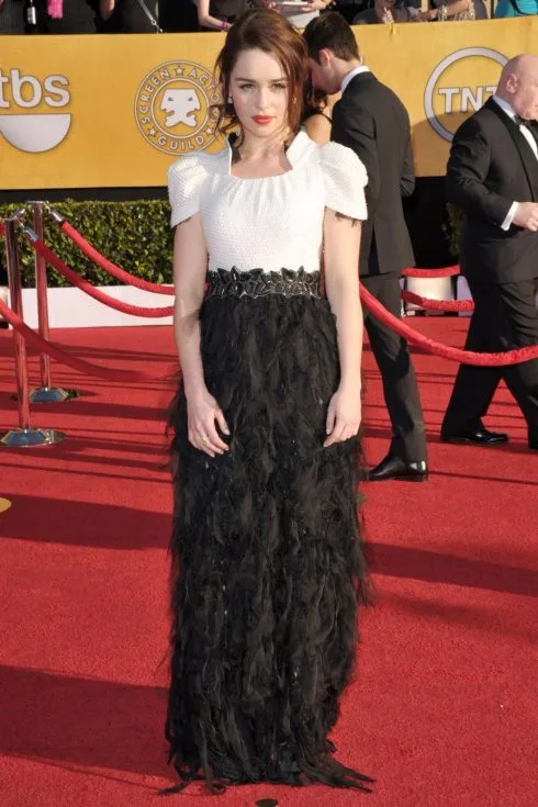 Phong cách thời trang của Mẹ Rồng Emilia Clarke Phong cách thời trang của Mẹ Rồng Emilia Clarke
