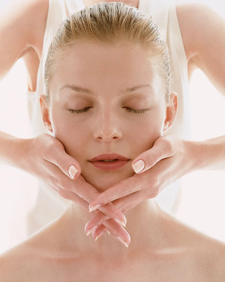 massage da mặt khi rửa mặt vào buổi sáng để làm đẹp da massage da mặt khi rửa mặt vào buổi sáng để làm đẹp da