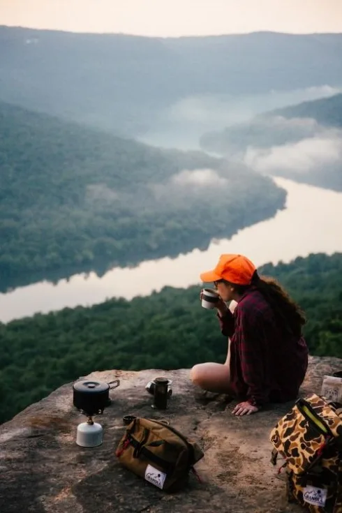 phu_nu_di_du_lich_mot_minh