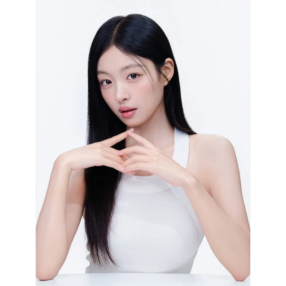 Cô gái sở hữu làn da sáng khỏe, đều màu.
