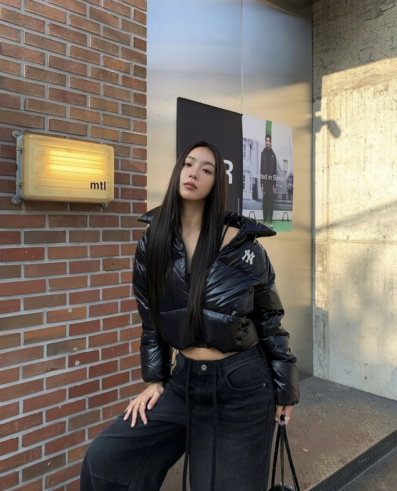 áo phao croptop màu đen