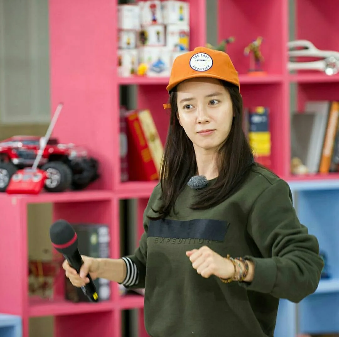 Cái tên Song Ji Hyo thu hút sự chú ý của người hâm mộ và các nhà làm phim hậu Jumong. Cô còn được biết đến là "át chủ bài" của chương trình Running man.