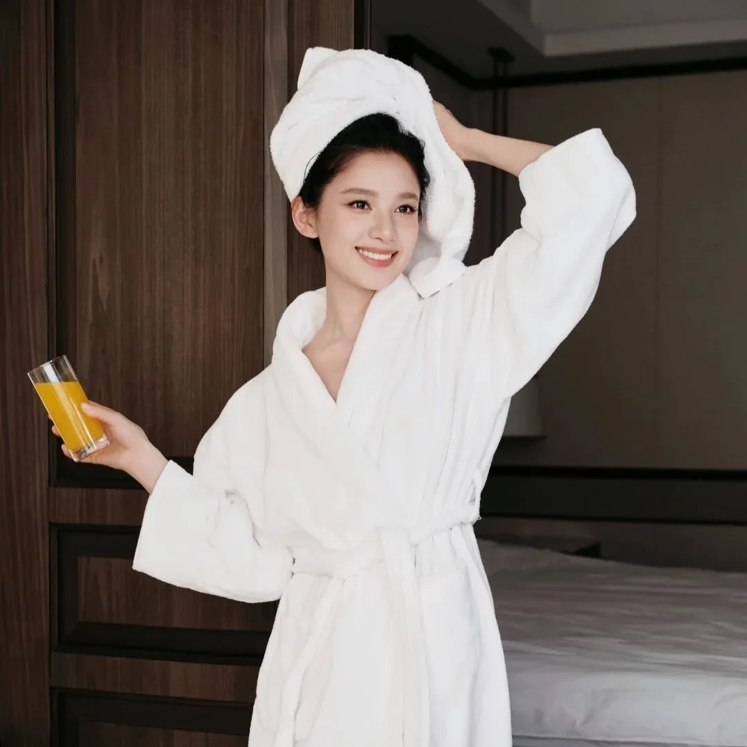 Khoảnh khắc thư giãn trong quy trình chăm sóc da buổi sáng với những thành phần phục hồi da khô thiết yếu