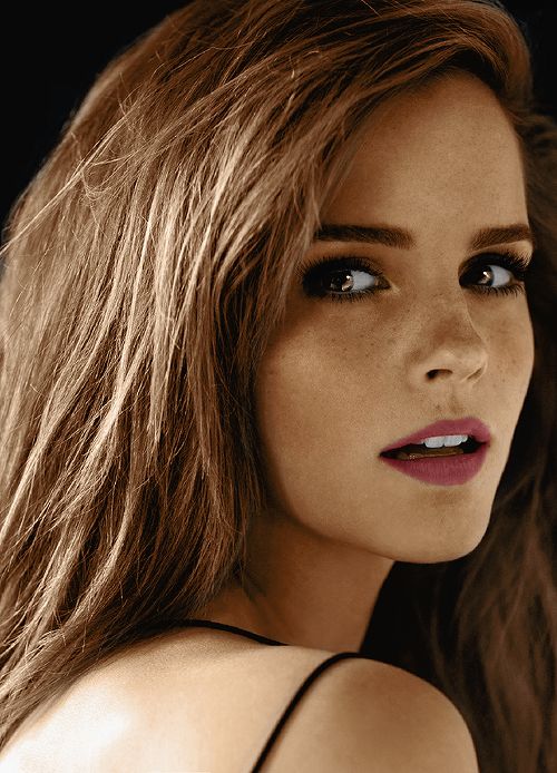 http://www.elle.vn/wp-content/uploads/2017/11/27/elle-viet-nam-Emma-Watson-và-bạn-trai-William-Knight-đã-đường-ai-nấy-đi-sau-hai-năm-mặn-nồng-emma.jpg