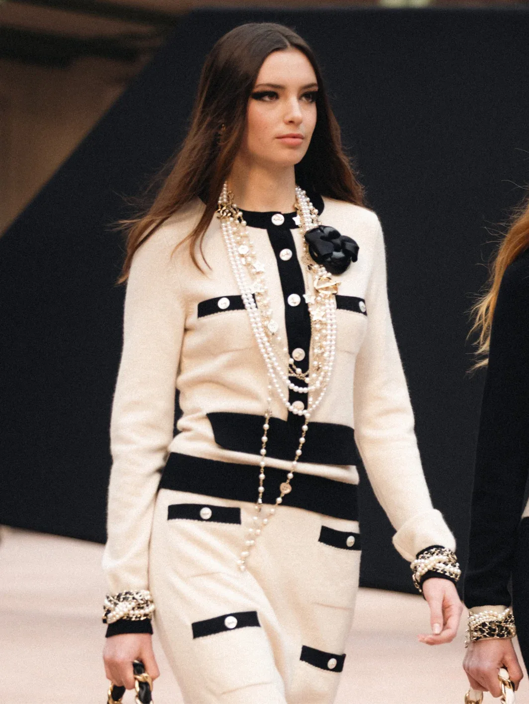 thiết kế áo khoác tweed chanel