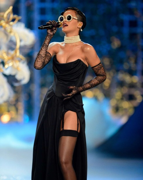 Nữ ca sĩ Rihanna sẽ quay trở lại với Victoria's Secret Fashion Show.