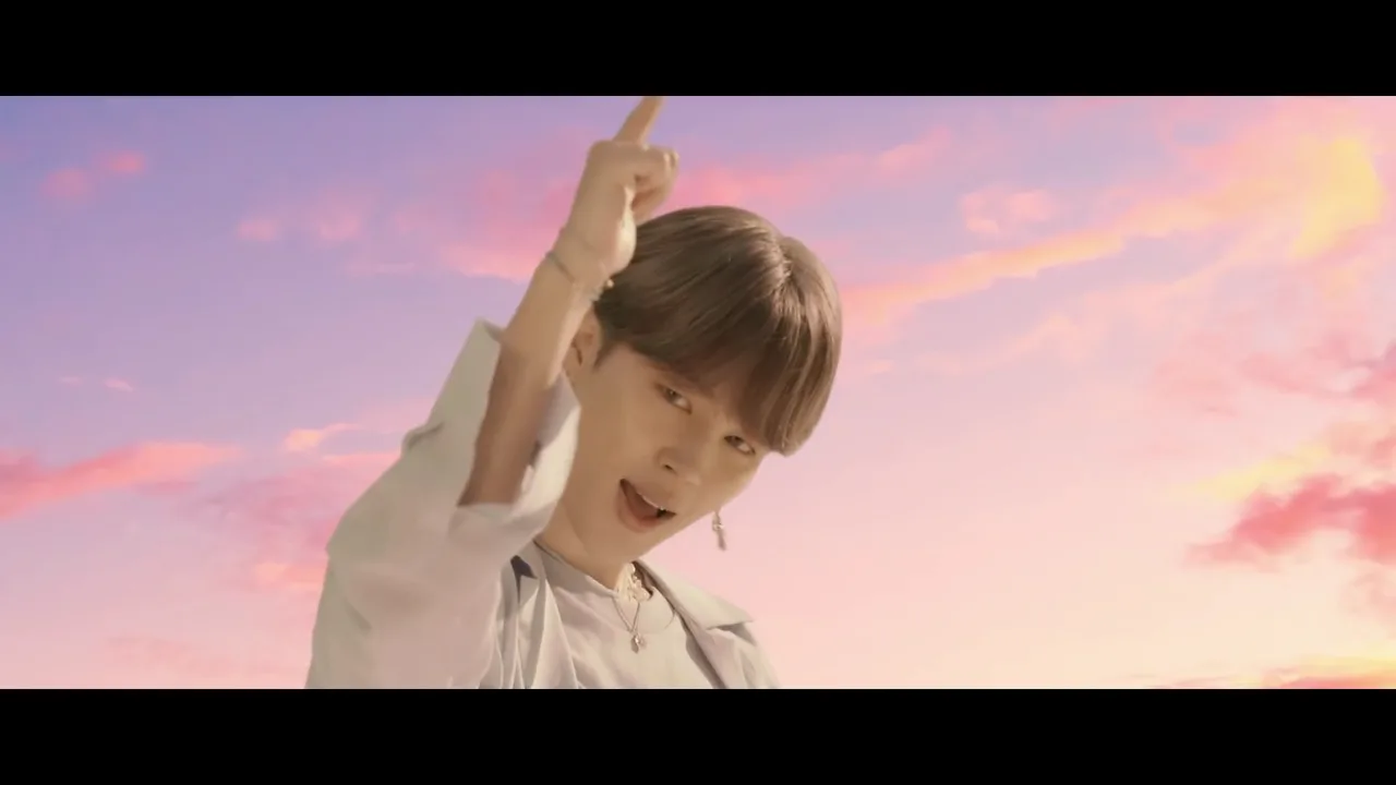 bts jimin mặc áo tím thương hiệu jacquemus mv dynamite