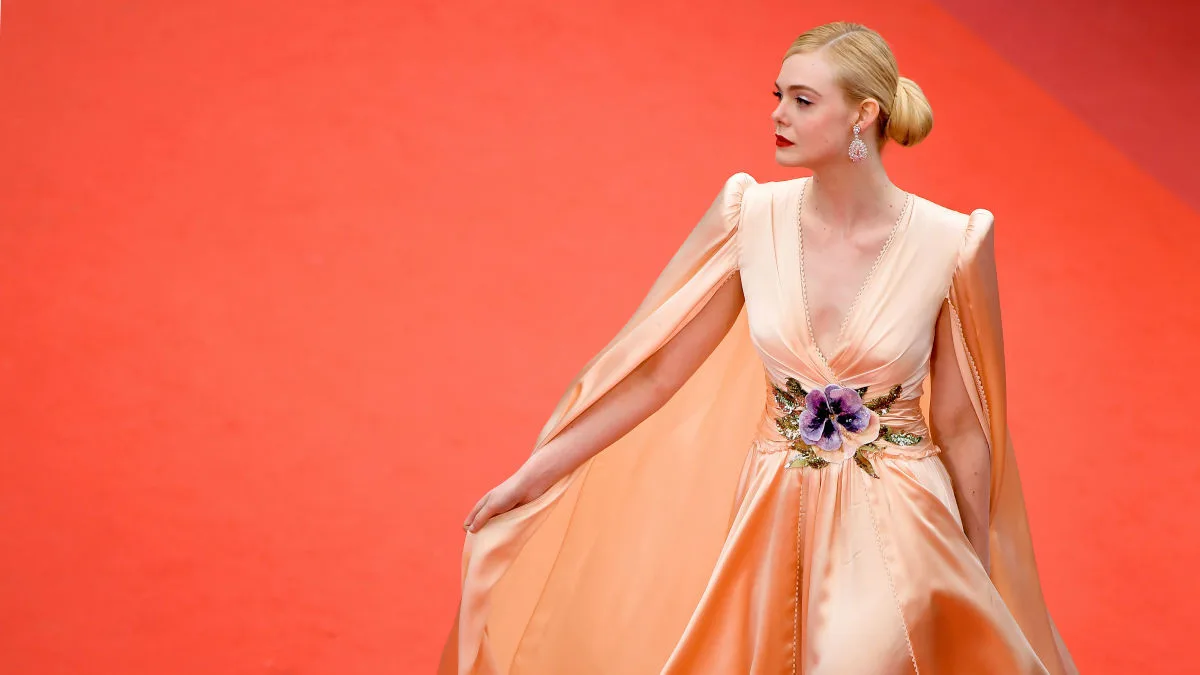 Elle Fanning diện đầm gucci trên thảm đỏ cannes 2019 ngày 1