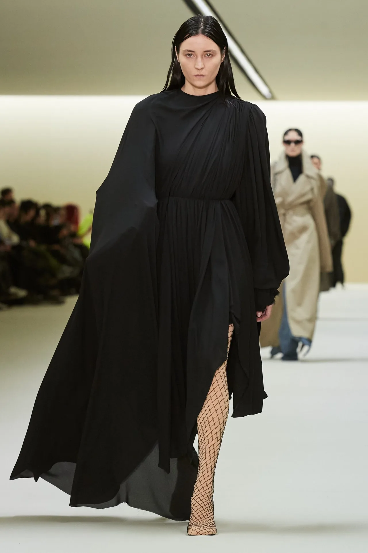 00017-balenciaga-fall-2023-ready-to-wear-credit-gorunway