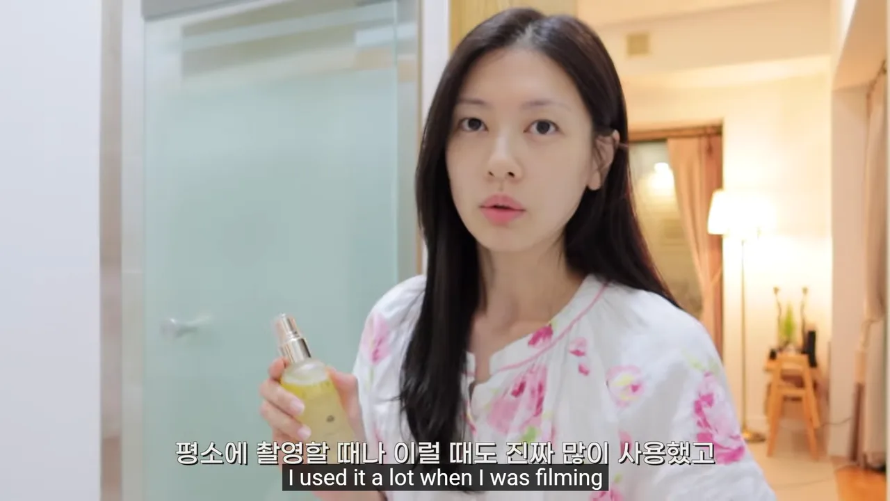 jung so min sử dụng xịt khoáng d'Alba