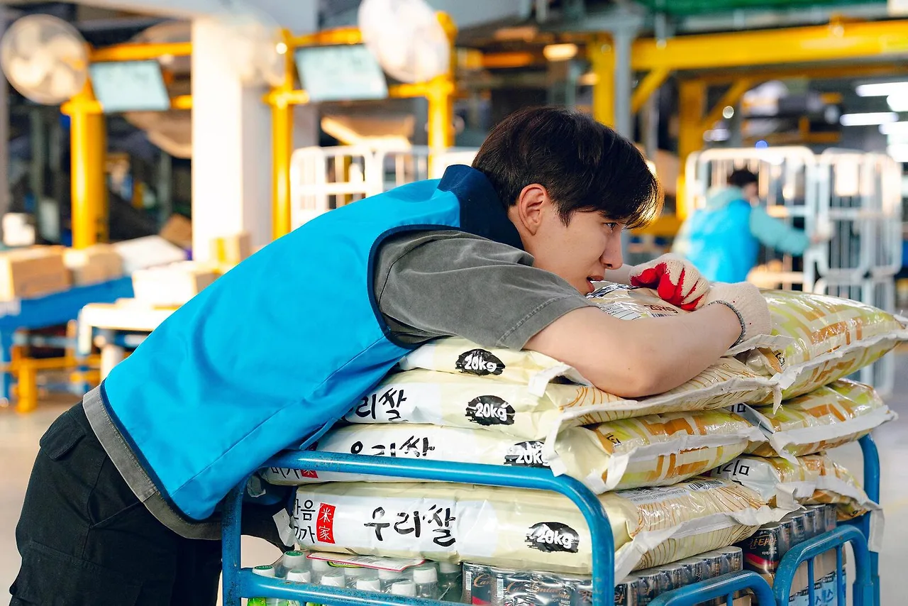 Lee Jun Ho trong vai Kang Sang Woong trong Cashero 2025