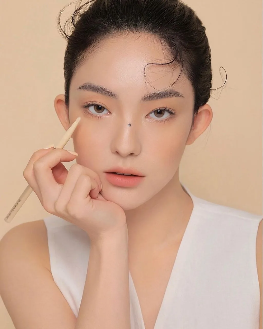 Phong cách trang điểm tông cam đào. Phong cách trang điểm tông cam đào.