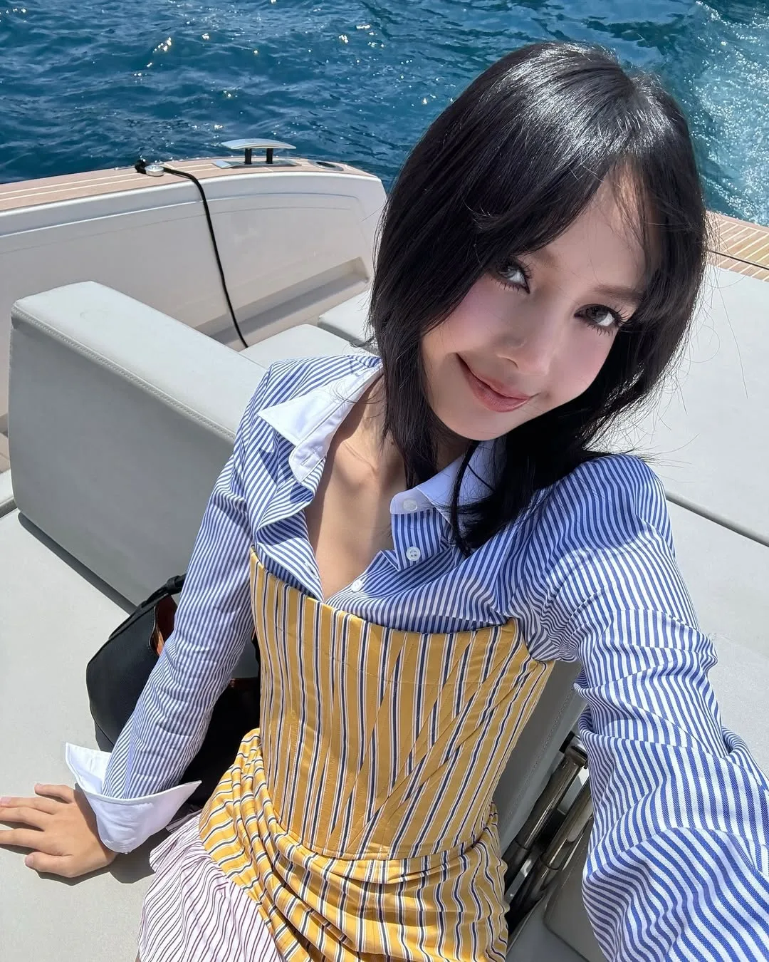 phối màu xanh biển và vàng