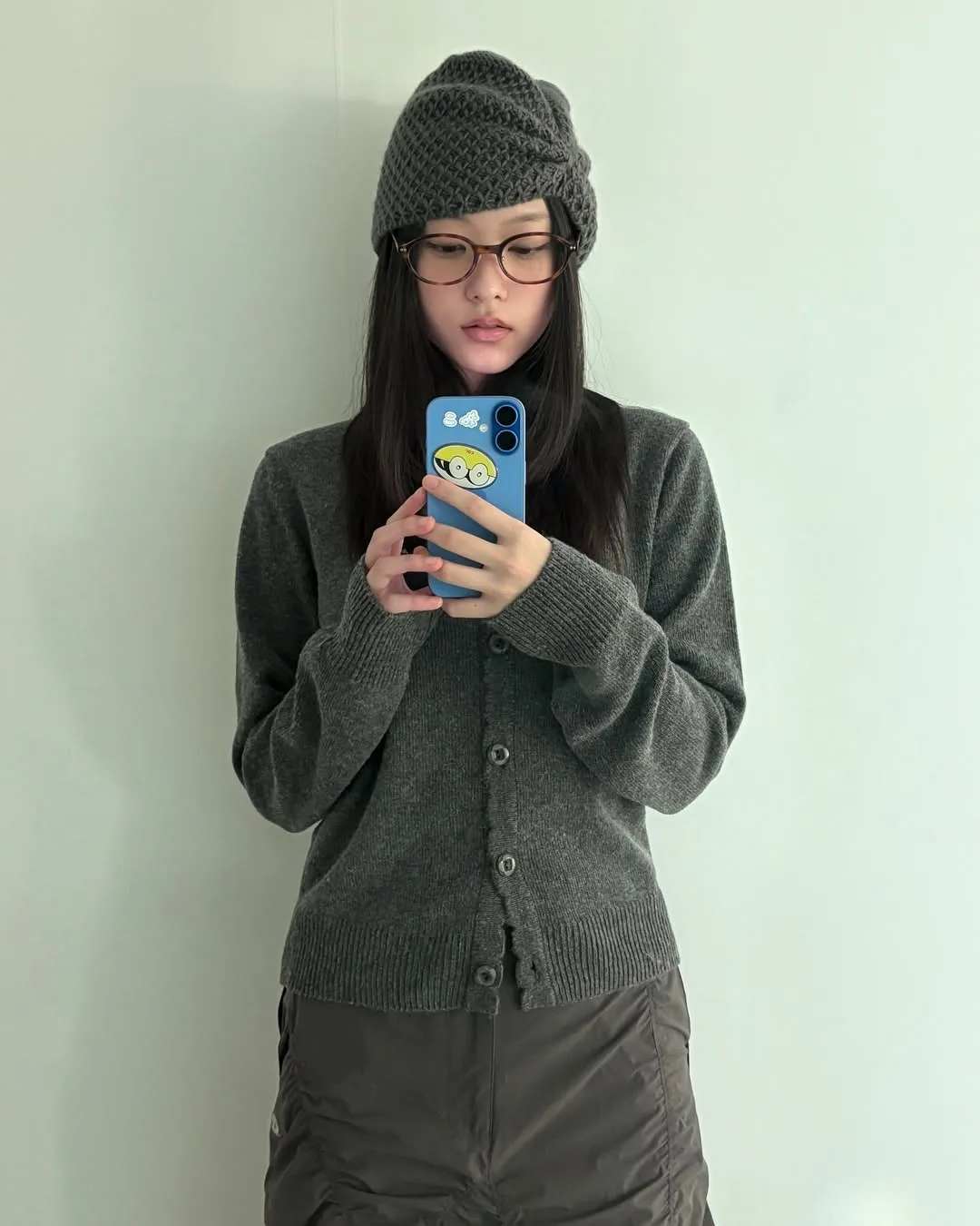 haerin newjeans diện áo cardigan