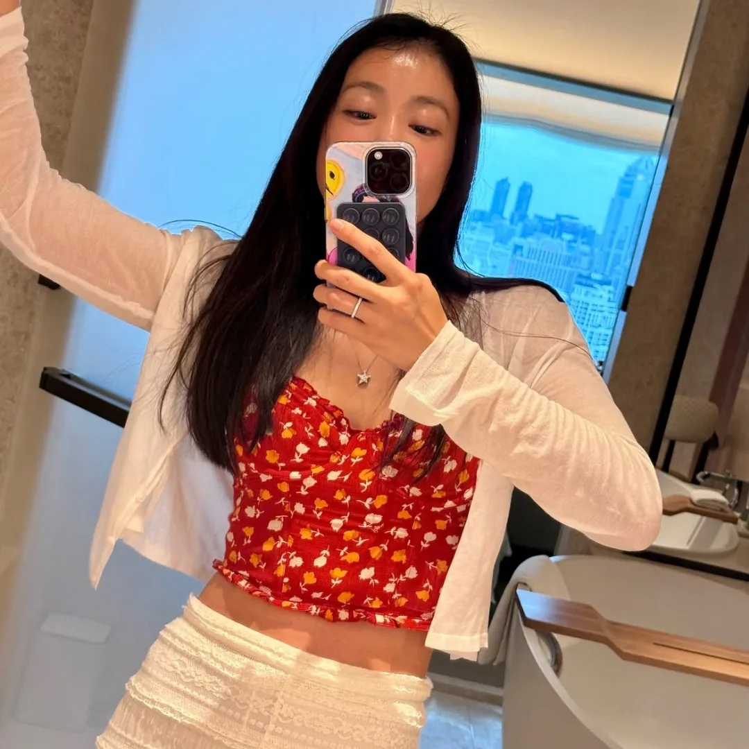 Vòng eo săn chắc của Lee Si Young