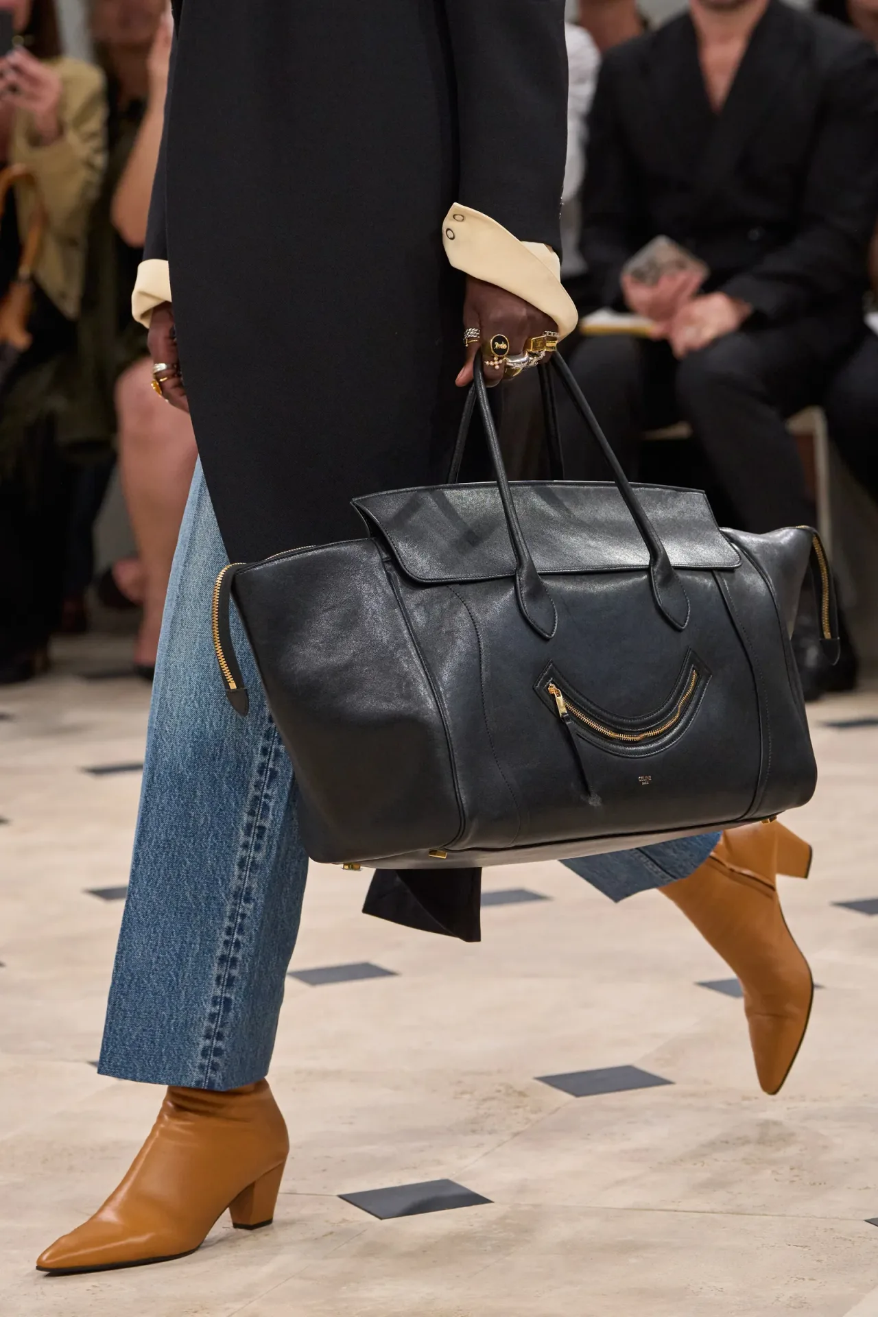 Túi Phantom biểu tượng Celine