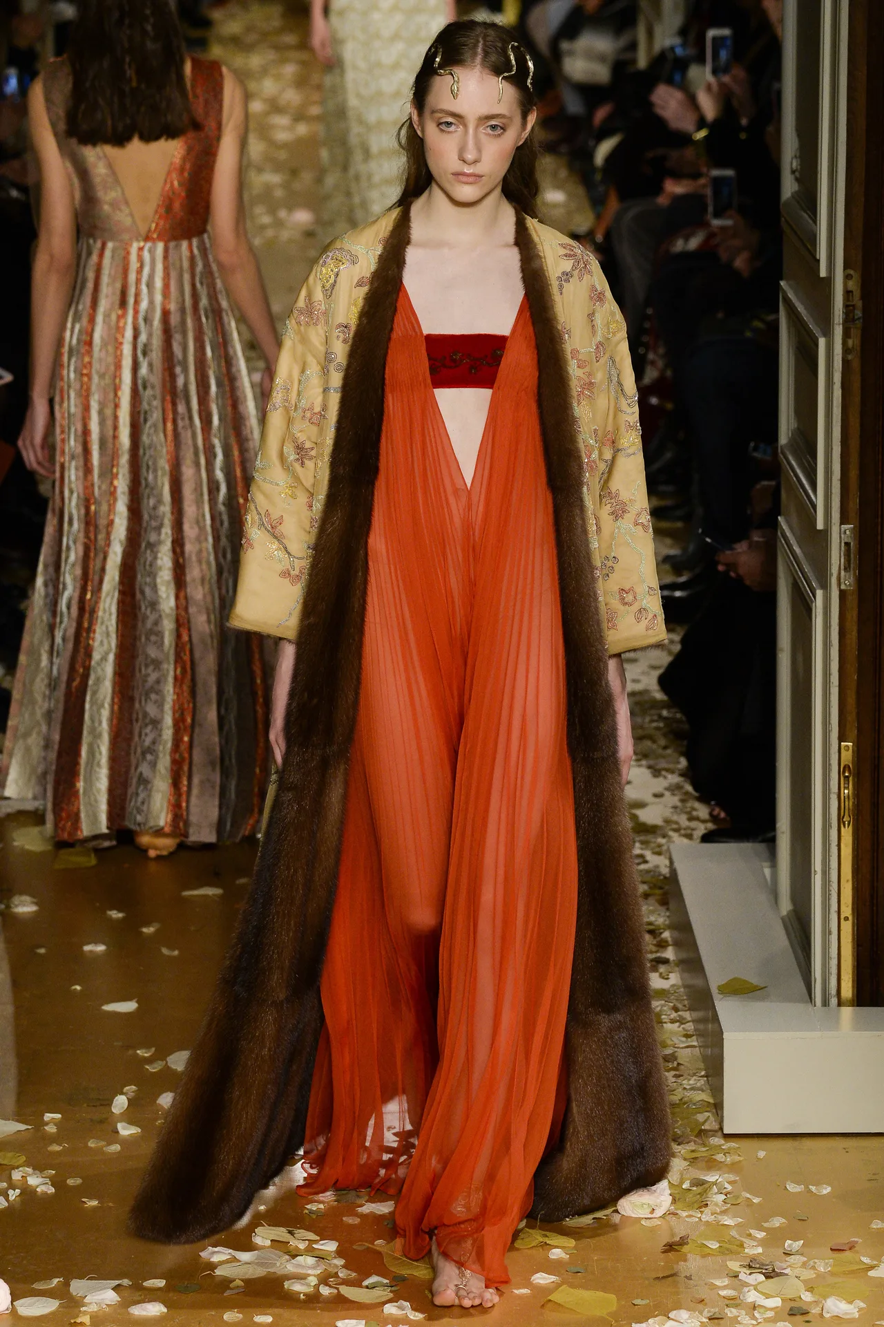 valentino-spring2016-ellevietnam(16)