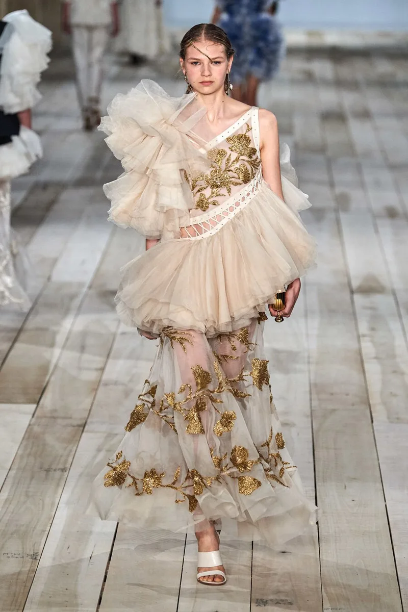 thiết kế đầm phồng alexander mcqueen xuân hè 2020