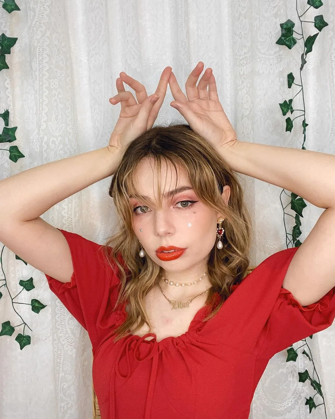 hoa tai đá ruby