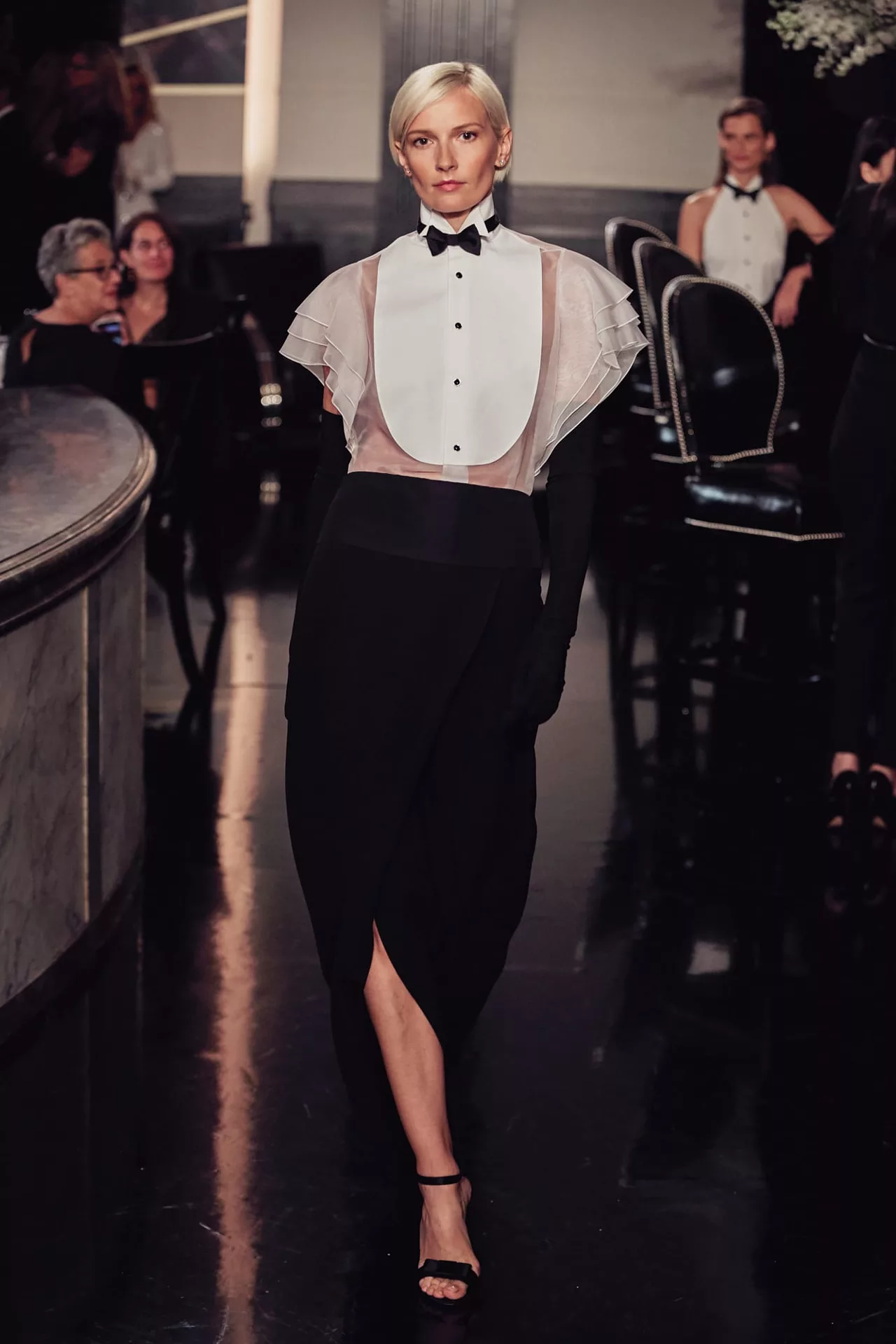 tuxedo trắng đen ralph lauren thu đông 2019 2