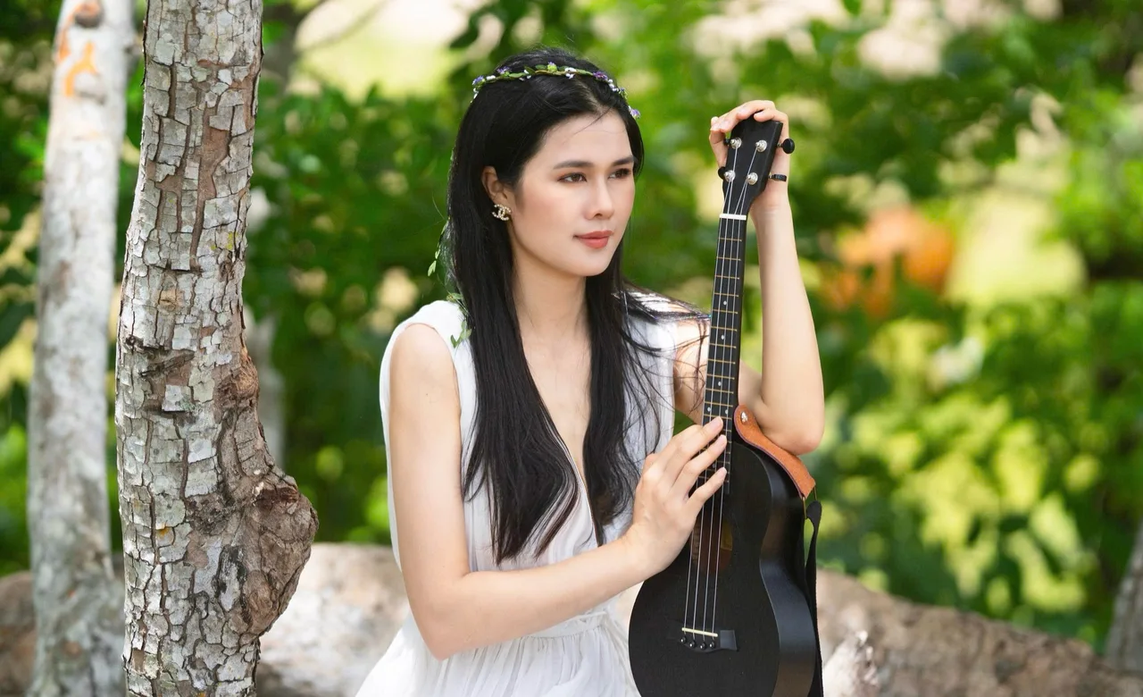 Ca sĩ Phúc Ạnh trong MV mới “Ta Từ Đâu Tới”