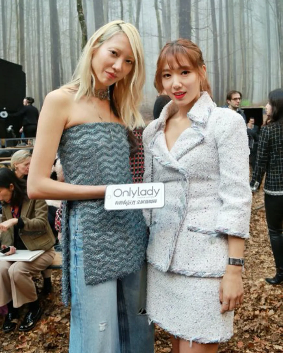 Vợ chồng Châu Kiệt Luân sánh đôi trên hàng ghế đầu show Chanel Thu - Đông 2018 Vợ chồng Châu Kiệt Luân sánh đôi trên hàng ghế đầu show Chanel Thu - Đông 2018