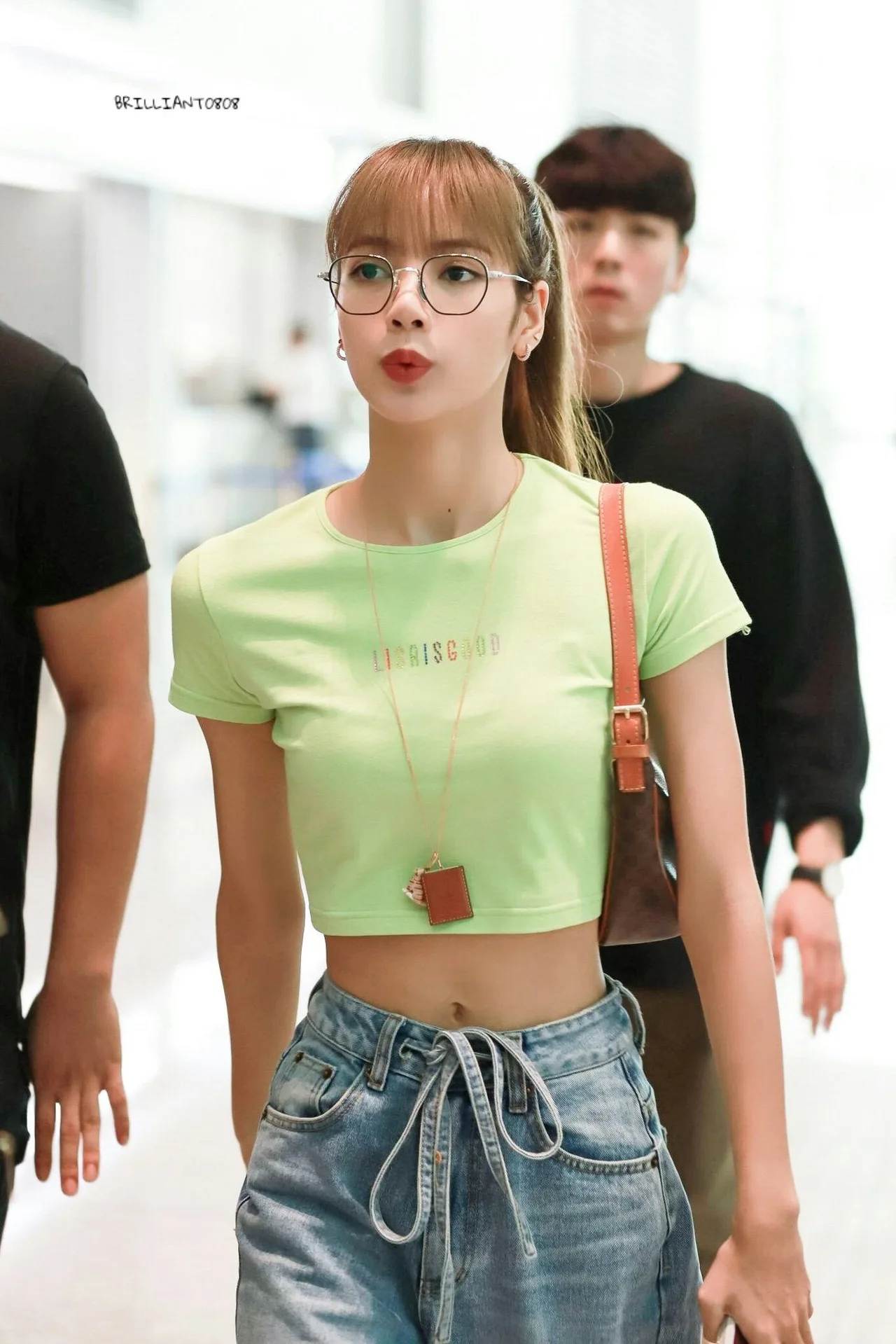 lisa blackpink áo croptop màu xanh lá pistachio green brilliant0808