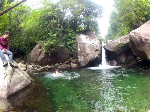 Suối chảy trên Putaleng