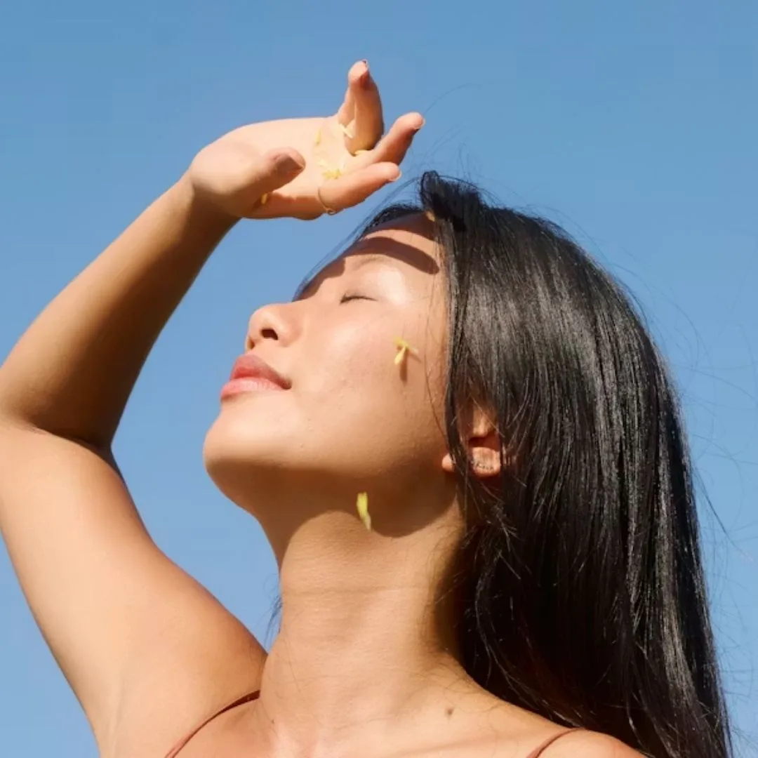 cô gái với làn da không tì vết dưới nắng