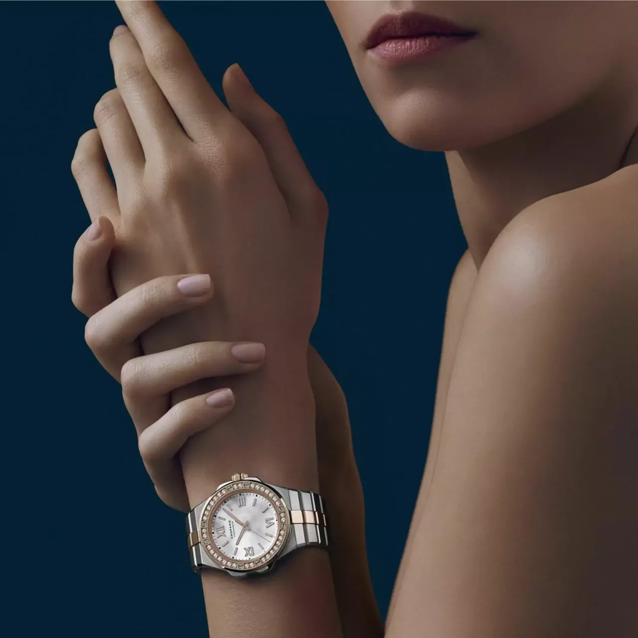 Alpine Eagle 33 mm phiên bản vàng kim và thép Lucent SteelTM.