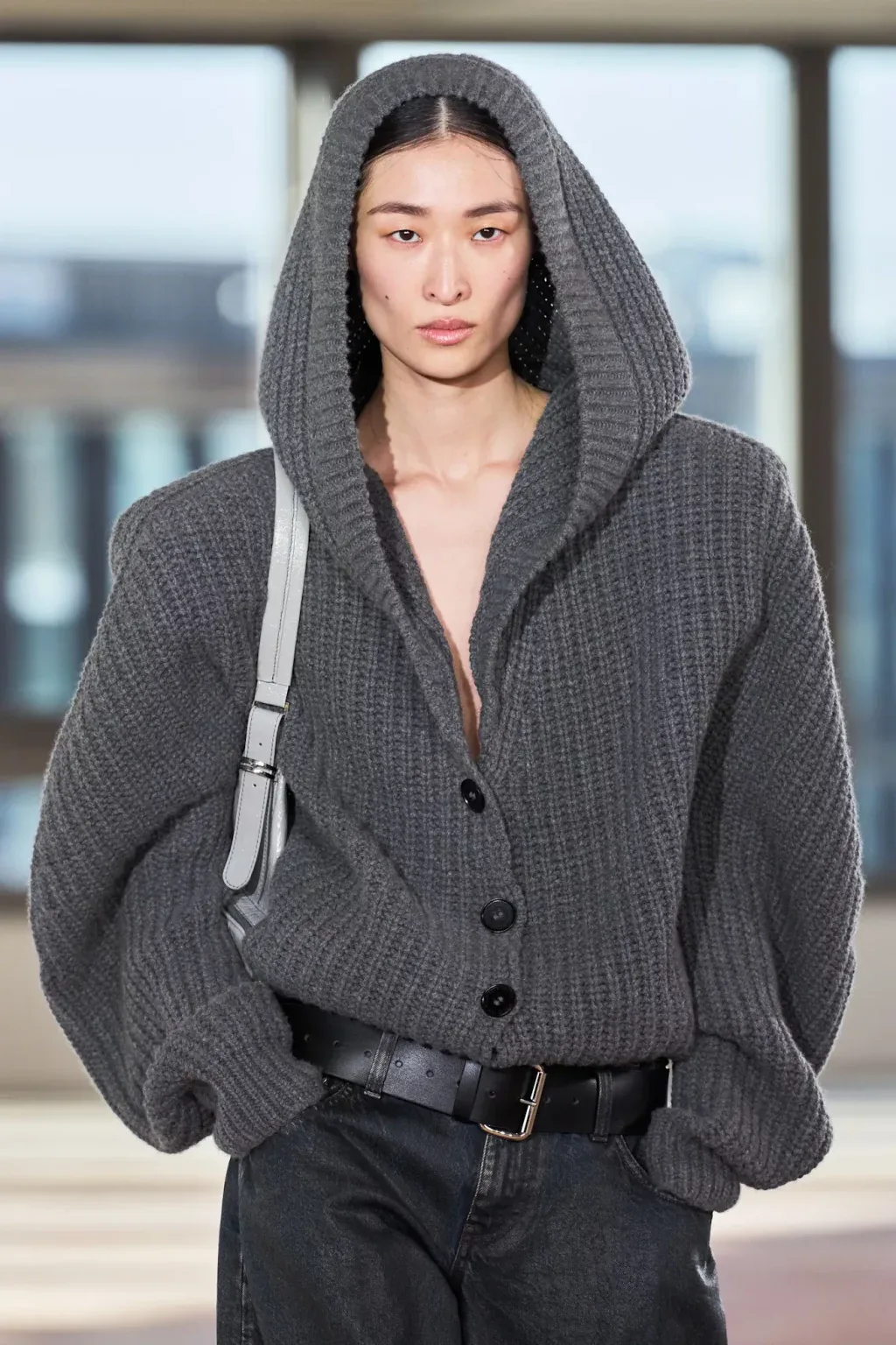 Cardigan chunky knit tạo điểm nhấn cá tính