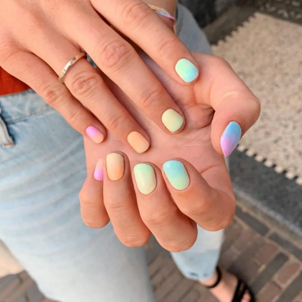 Kiểu nail Ombré đơn giản Kiểu nail Ombré đơn giản