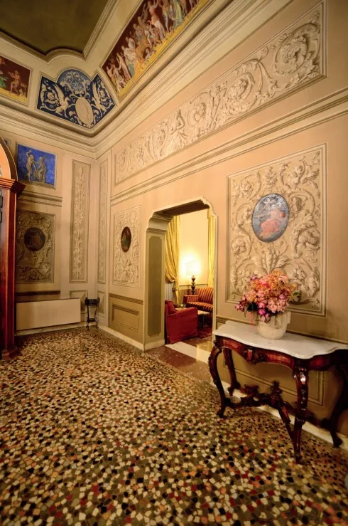 Nghệ thuật mảnh ghép trong trang trí mặt sàn kết hợp với phong cách trang trí kiến trúc Baroque ở công trình Canal Grande - Modena.
