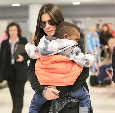 Sandra và cậu con trai Louis.
