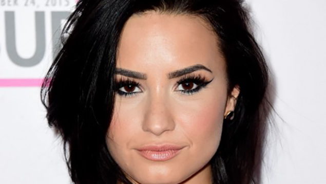 Bí quyết trị nám da của Demi Lovato