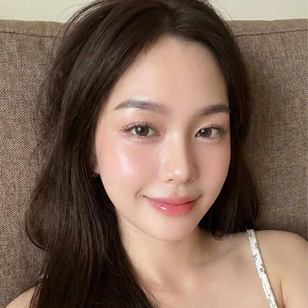 cô gái với làn da căng bóng là xu hướng làm đẹp Hàn Quốc