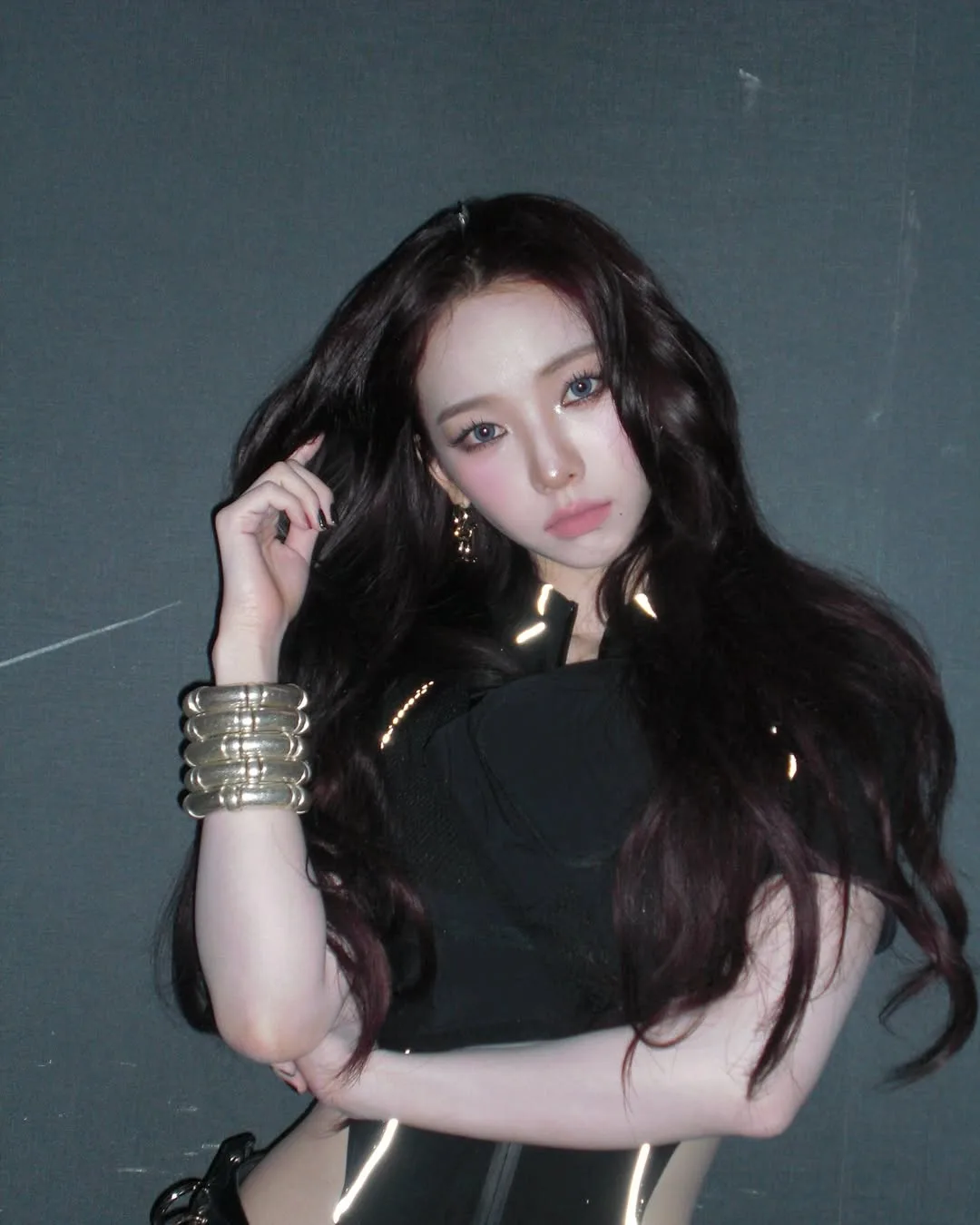 karina diện vòng bạc