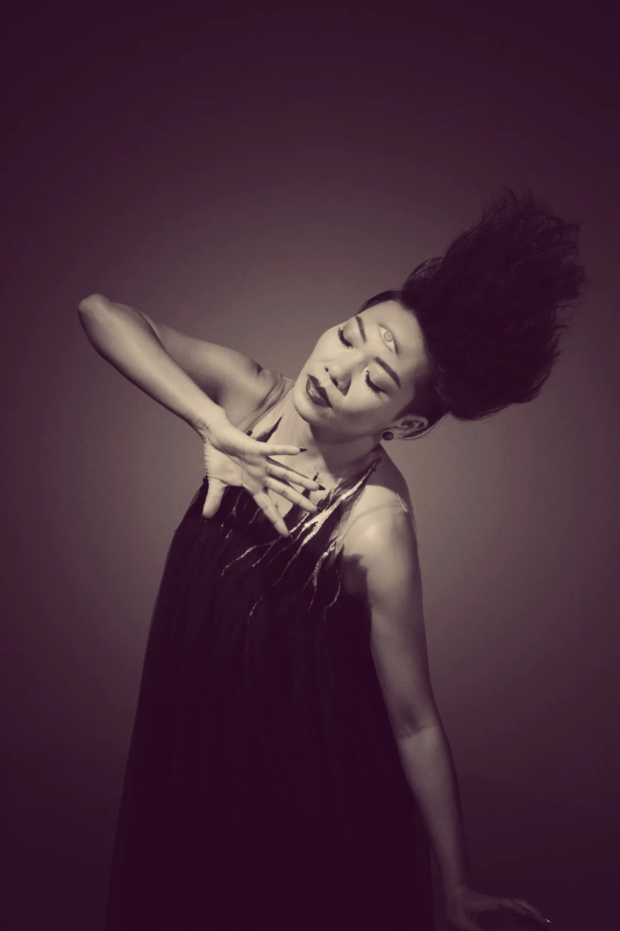 Diva Hà Trần ra mắt MV Mộng