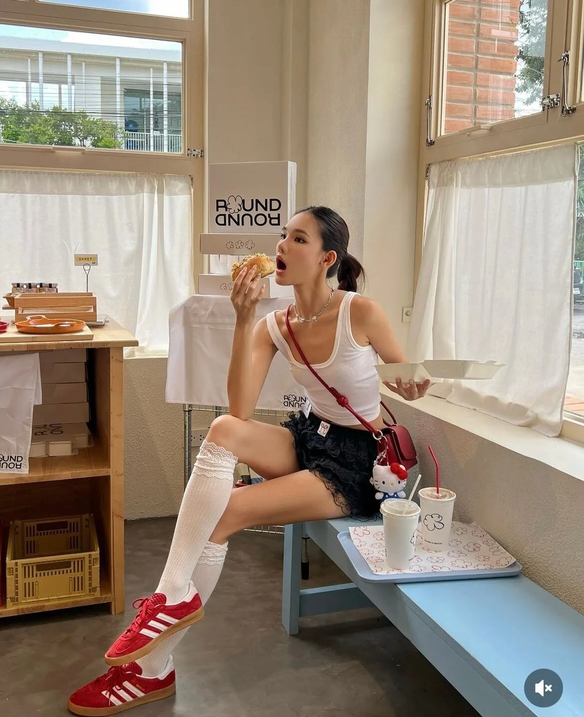 tất bắp chân và giày đế bệt