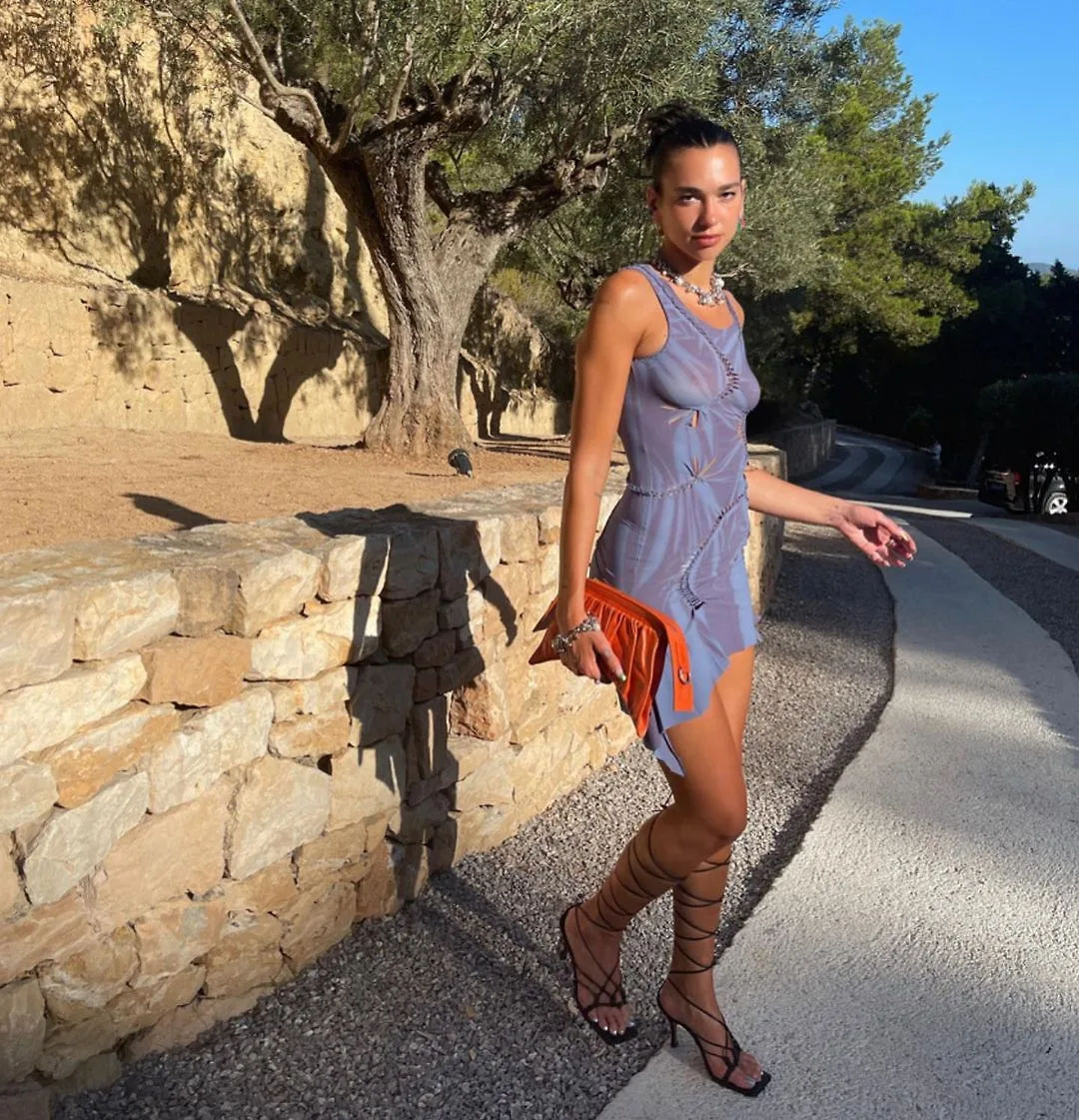 Dualipa diện sandals dây quấn mùa hè