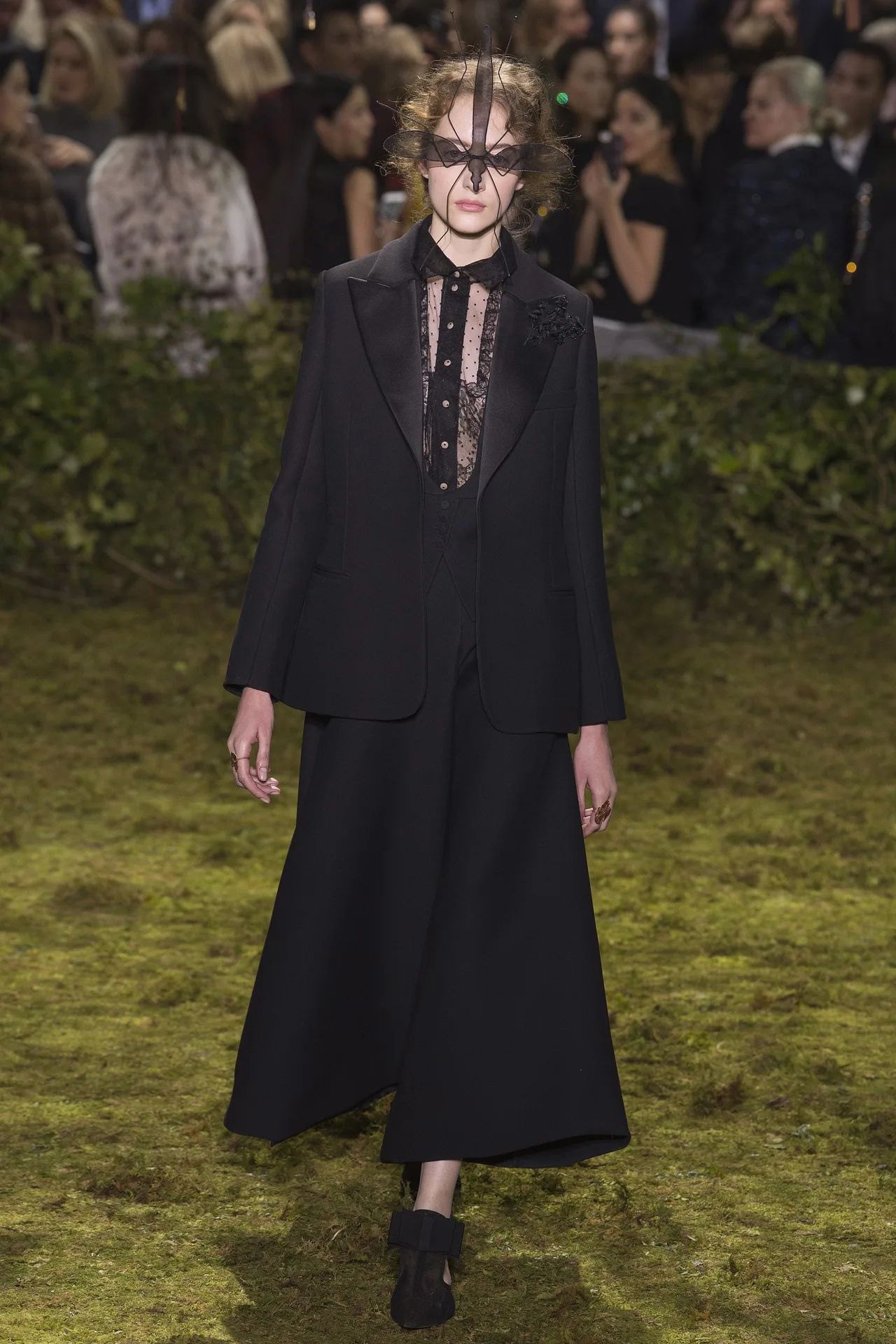 Những BST nổi bật tại tuần lễ Haute Couture Xuân-Hè 2017 - ELLE VN