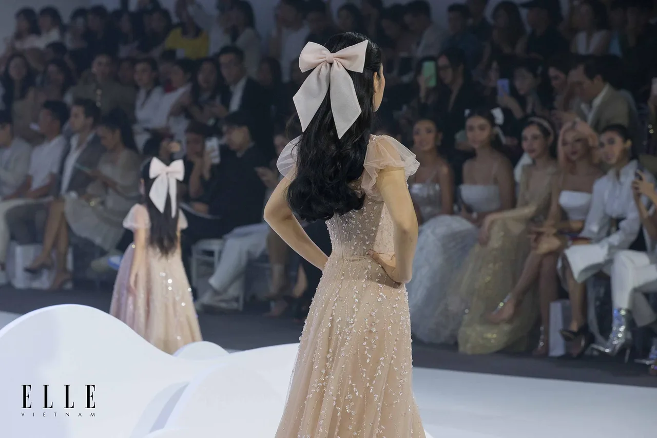 NTK Chung Thanh Phong BST Dear My Princess cùng kẹp tóc đính nơ