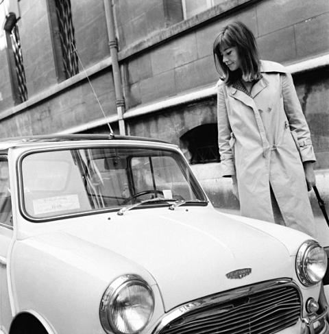 Biểu tượng thời trang đường phố thập niên 60: Francoise Hardy - ELLE.VN