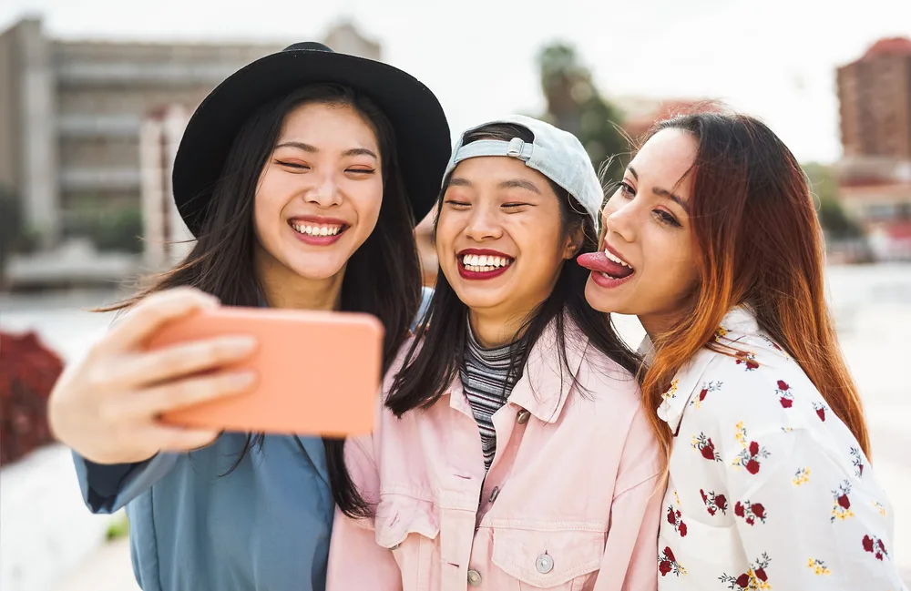 Gen Z - Một thế hệ lớn lên song hành cùng khoa học công nghệ, ngược lại cũng đã trở thành động lực thúc đẩy cho sự phát triển của hầu hết các ngành kinh tế. Gen Z - Một thế hệ lớn lên song hành cùng khoa học công nghệ, ngược lại cũng đã trở thành động lực thúc đẩy cho sự phát triển của hầu hết các ngành kinh tế.