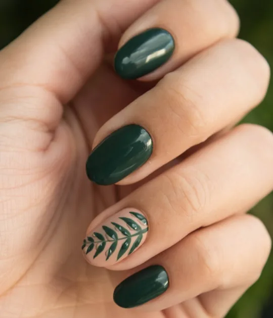Trào lưu manis mix-and-match thích hợp cho độ dài mọi loại móng. kiểu nail đẹp - xanh lá