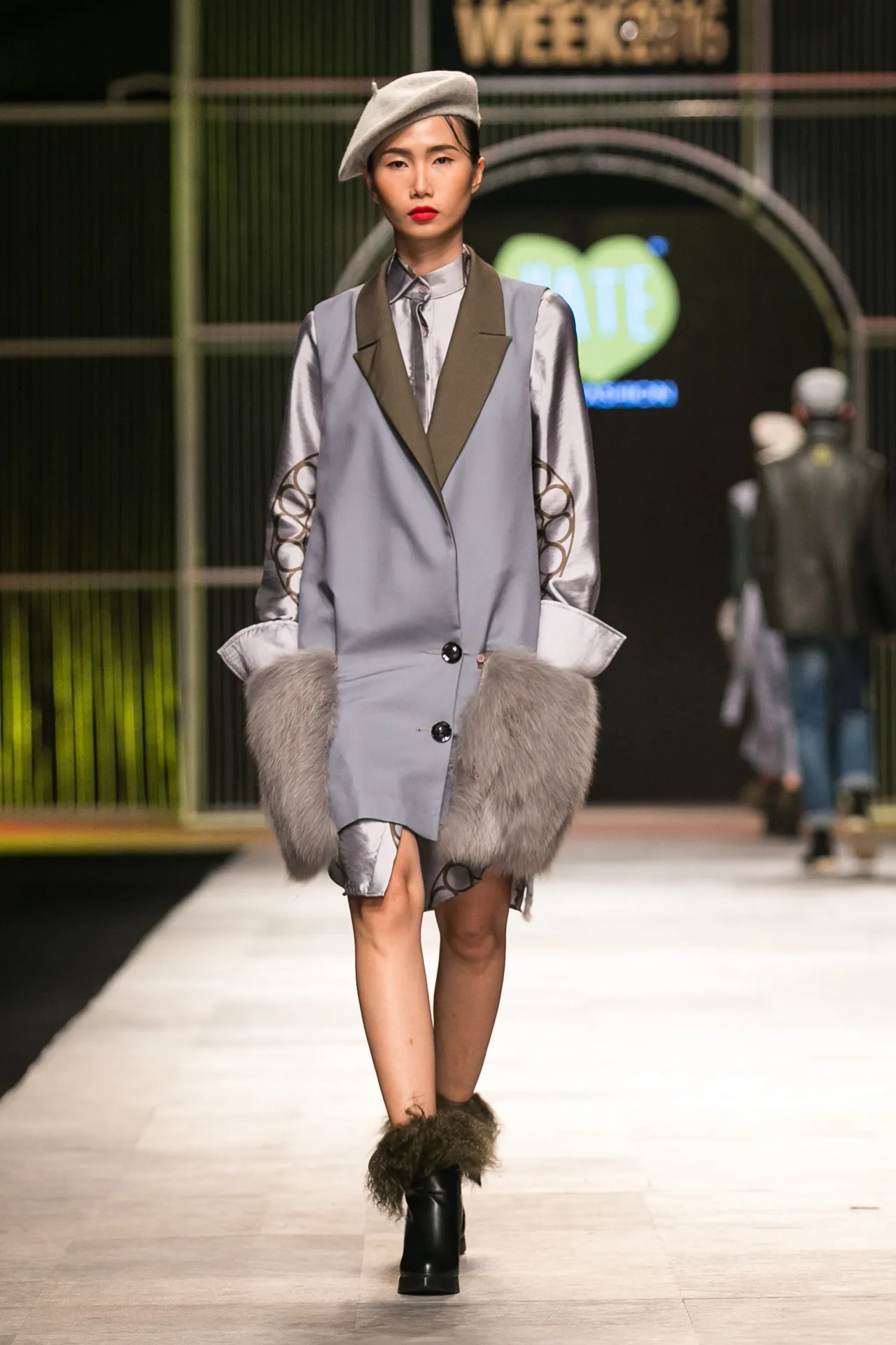 I HATE FASHION thả “Ký ức những mùa đông cũ kỹ” vào BST Thu-Đông 2016 tại VIFW - ELLE VN
