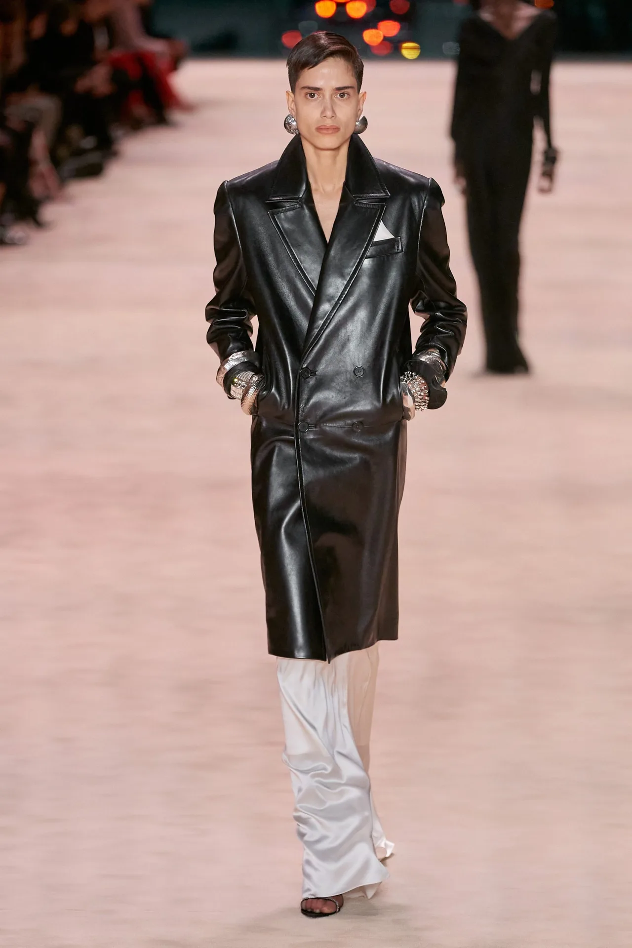 Saint Laurent ready-to-wear mùa Đông 2022 Look 47