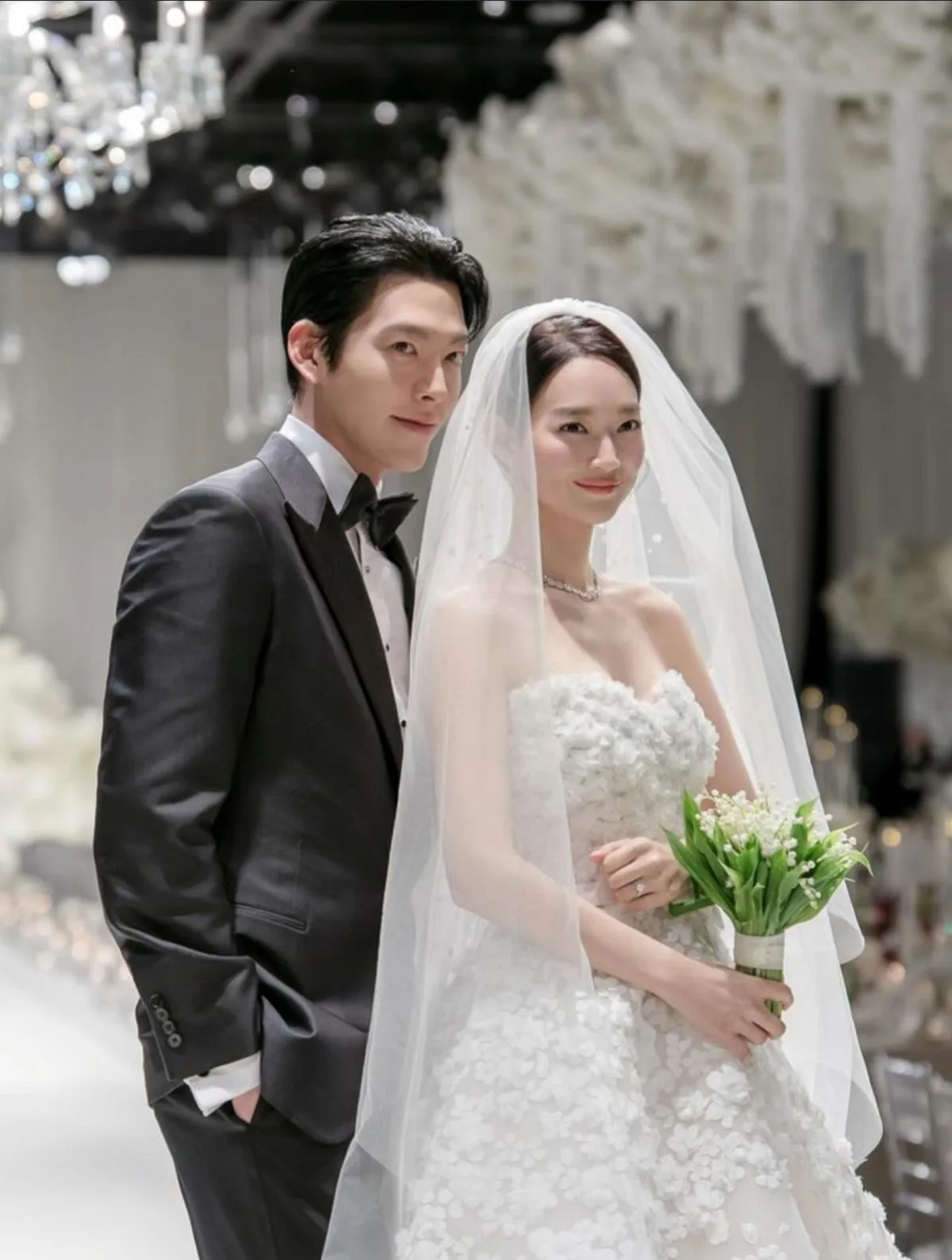cô dâu Shin Min Ah trong hôn lễ với Kim Woo Bin