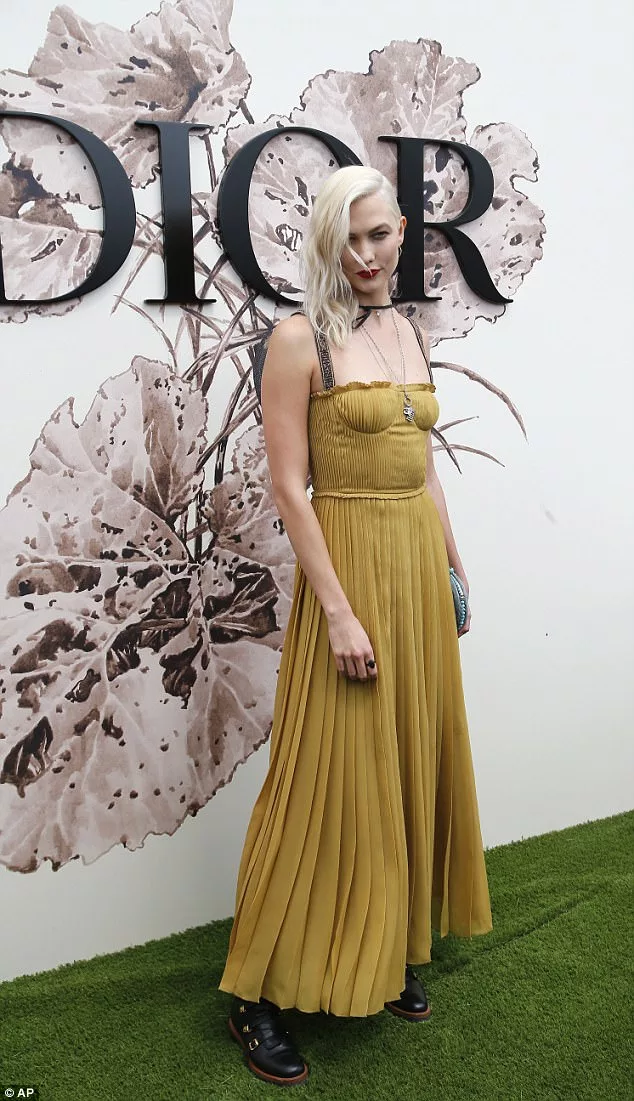 phong cach thoi trang haute couture 2018 - karlie kloss - elle vietnam 1