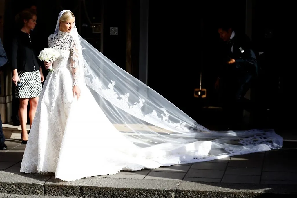 thiết kế đầm của Valentino dành cho Nicky Hilton
